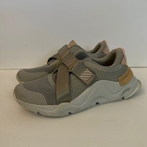 Sorel Gray and pink shoes